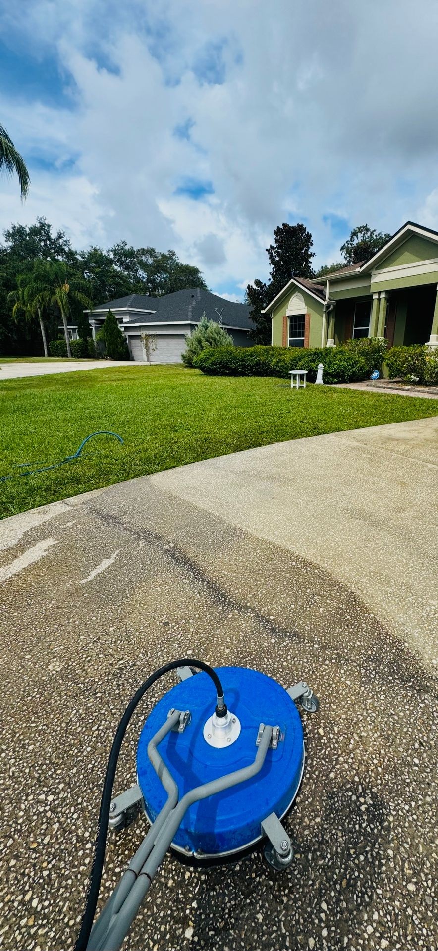 Driveway and Sidewalk Cleaning